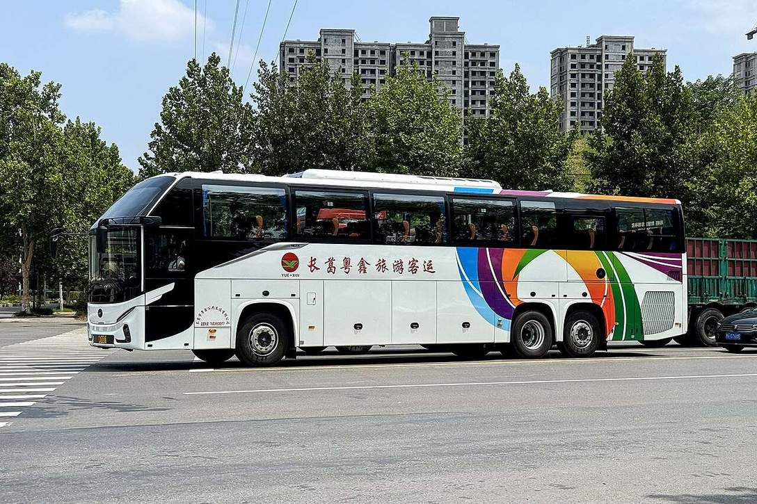 33座一通旅游客车